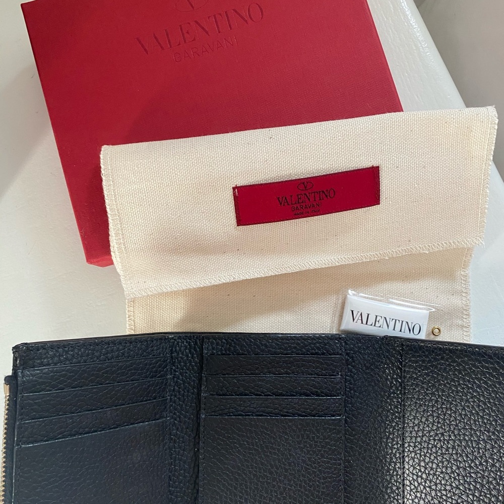 Valentino Wallet - Picture 2 of 3